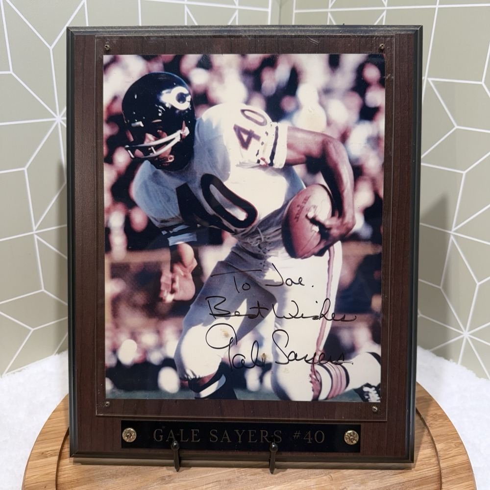 Authentic Gayle‎ Sayers HOF NFL Chicago Bears Autographed Photo Wall Plaque 8X10